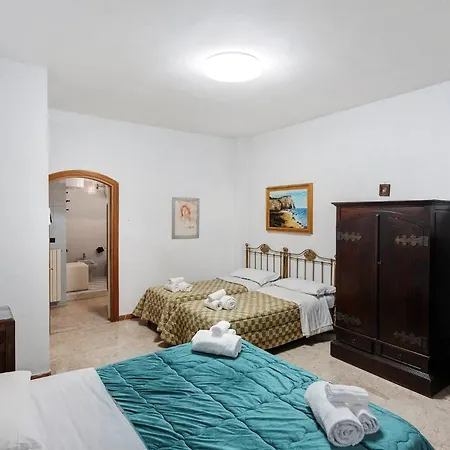 H Ruins Bed and Breakfast